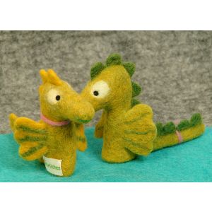 Filzfingerpuppe grüner Drache kaufen München, Filzfingerpuppe Drache kaufen Bayern, glove puppet dragon made of felt, natürliches Kinder-Spielzeug aus Filz, Filzfingerpuppe Drachenmama und Drachenpapa