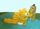 Filzfingerpuppe gelber Drache kaufen München, Filzfingerpuppe Drache kaufen Bayern, glove puppet dragon made of felt, natürliches Kinder-Spielzeug aus Filz, Filzfingerpuppe gelber Drache und Drachenbaby