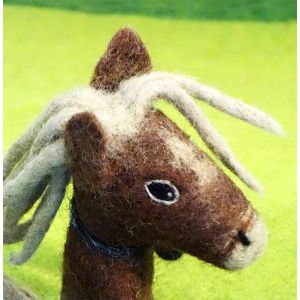 Filz-Fingerpuppe braunes Pferd kaufen München, Filzfingerpuppe braunes Pferd kaufen Bayern, glove puppet brown horse made of felt, natürliches Kinder-Spielzeug aus Filz, Filz-Finger-Puppe braunes Pferd, Filz-Tier, Filzfingerpuppe braunes Pferd