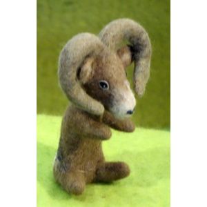 Filz-Fingerpuppe Widder kaufen München, Steinbock aus Filz kaufen Bayern, Handgemachte FingerpuppeWidder kaufen BRD, glove puppet: ram - handmade of felt, natürliches Kinder-Spielzeug aus Filz, Filz-Finger-Puppe Widder, Filzfingerpuppe Widder