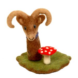 Filz-Fingerpuppe Widder kaufen München, Steinbock aus Filz kaufen Bayern, Handgemachte FingerpuppeWidder kaufen BRD, glove puppet: ram - handmade of felt, natürliches Kinder-Spielzeug aus Filz, Filz-Finger-Puppe Widder, Filzfingerpuppe Widder